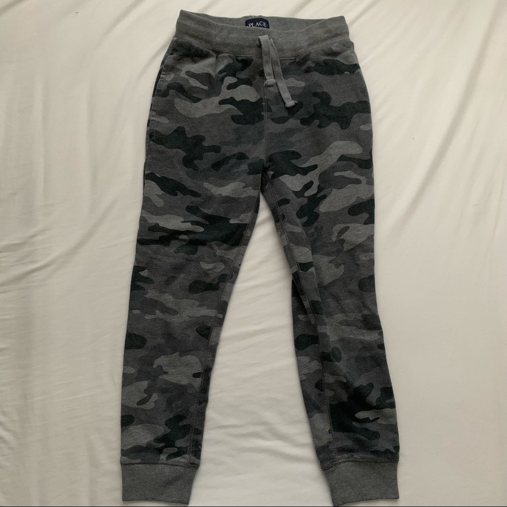 Boys gray camo drawstring joggers 🌿